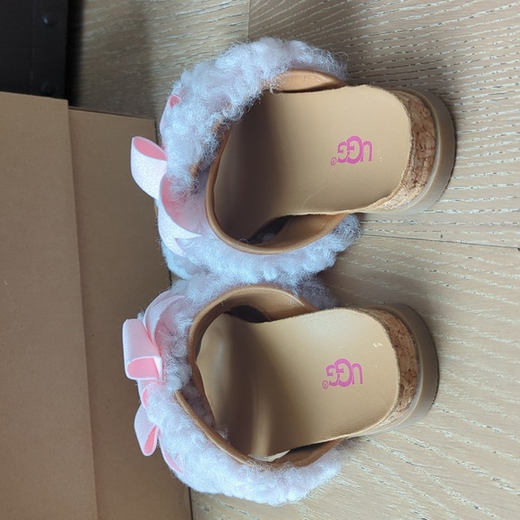 UGG Fluff Squad Staceee Sandal, NIB, Girls Size 13 - Picture 4 of 8